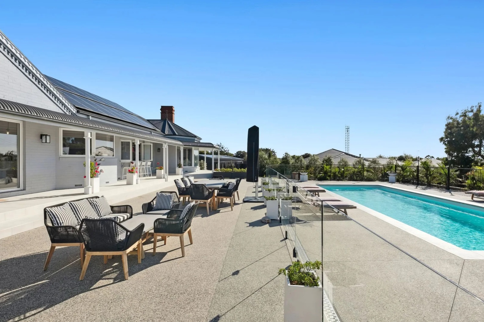 Luxury Resort Retreat with Swimming Pool — 10